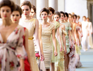 Впервые в истории Неделю моды в Милане открыл премьер-министр Италии (ФОТО)
