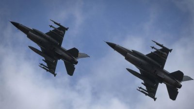  F-16      