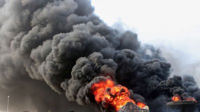 Израиль нанес удары по йеменскому порту Ходейда