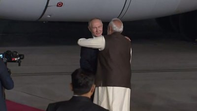 Премьер-министр Индии Моди обнял Путина при встрече в Нью-Дели