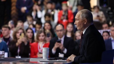 Путин пообещал подумать о приостановке ударов вглубь Украины по время выборов