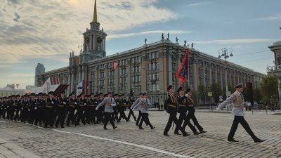 Проходит финальная репетиция перед парадом