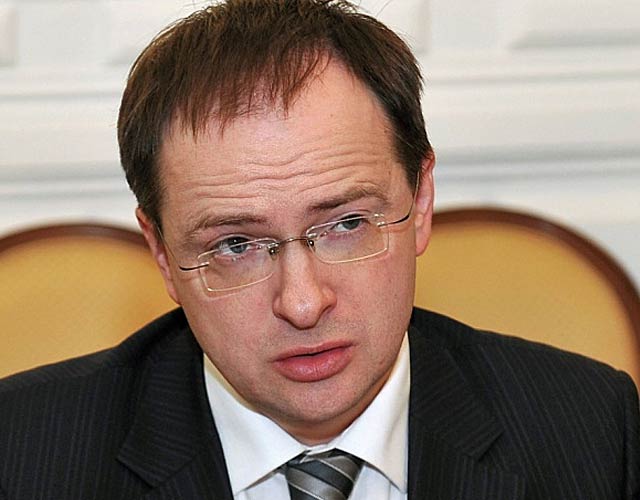 New Day: Politici e funzionari pubblici russi hanno bisogno di ritocchi facciali