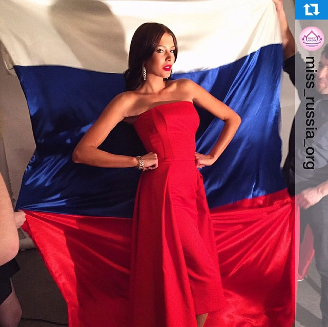 New Day: Miss Russia nuda, avvolta nel tricolore (FOTO, VIDEO)