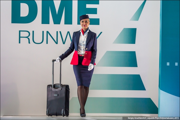 New Day: Una sfilata delle hostess in un aeroporto di Mosca (FOTO)