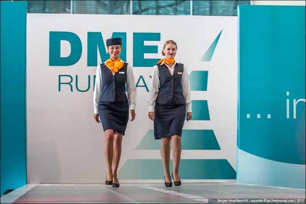 New Day: Una sfilata delle hostess in un aeroporto di Mosca (FOTO)