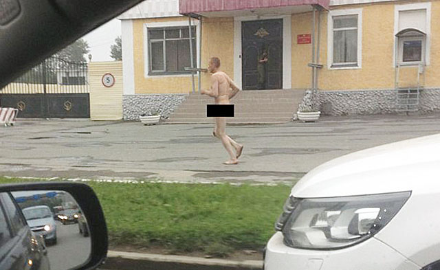 New Day: Nella capoluogo degli Urali un uomo completamente nudo faceva jogging mattutino (FOTO, VIDEO)