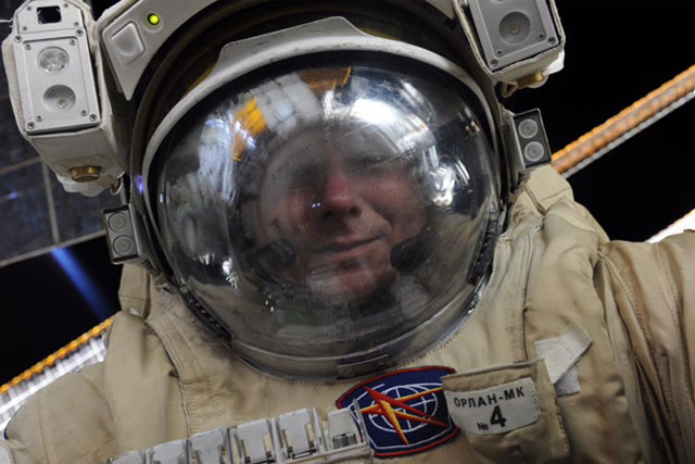 New Day: In rete &232; apparso un cosmoselfie scattato da Gennady Padalka