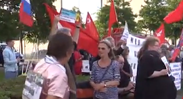 New Day: A Berlino il presidente ucraino accolto con le grida Vattene via, fascista! (FOTO,VIDEO)