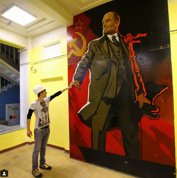 New Day: Comunisti russi lanciato il flash mob Selfie con Lenin (FOTO)