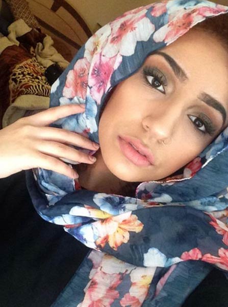New Day: Scontro di civilt&224; in rete: selfie di massa di ragazze arabe
