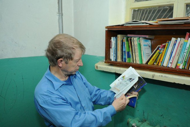 New Day: Un residente degli Urali ha trasformato landrone della sua casa in una biblioteca pubblica (FOTO)