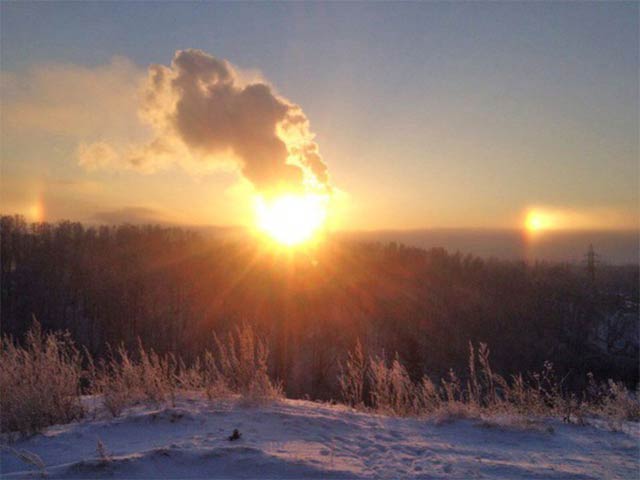 New Day: Tre soli nei cieli di Novosibirsk (FOTO)