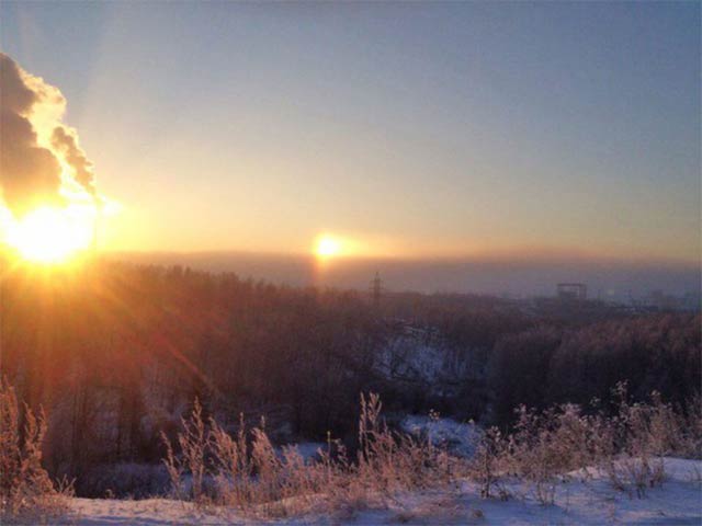 New Day: Tre soli nei cieli di Novosibirsk (FOTO)