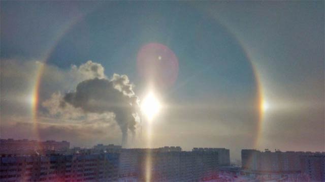 New Day: Tre soli nei cieli di Novosibirsk (FOTO)