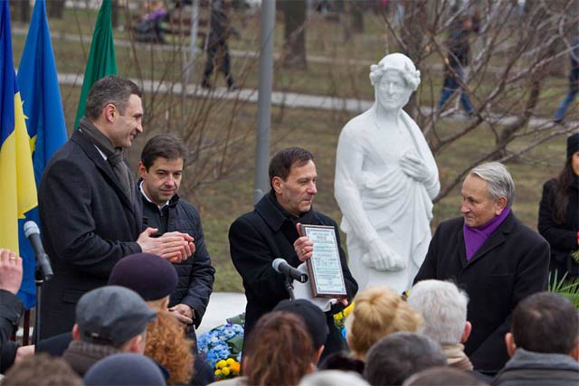 New Day: Kiev: inaugurato il monumento al poeta italiano