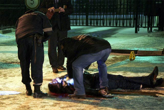 New Day: A due passi dal palazzo del governo russo un sicario ha ucciso un uomo (FOTO)