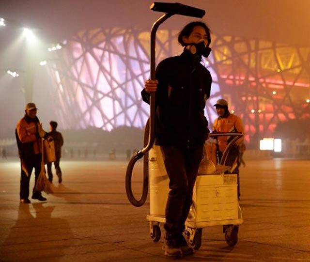 New Day: Un cinese ha fabbricato un mattone con lo smog