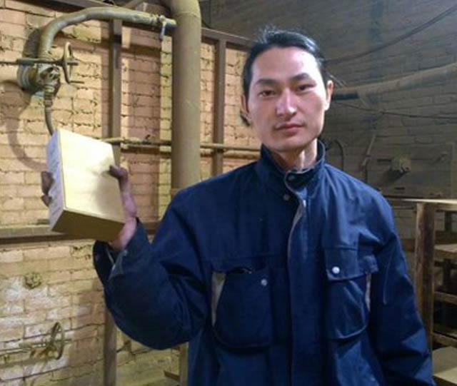 New Day: Un cinese ha fabbricato un mattone con lo smog