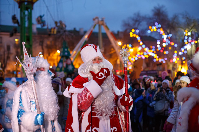 New Day: Sfilata dei Babbi Natale a Belgorod (FOTO, VIDEO)