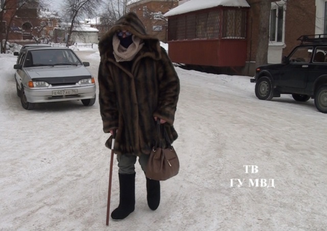 New Day: Gli Urali: poliziotto travestito da vecchietta ha arrestato un ladro, grazie ad uno stratagemma (FOTO)