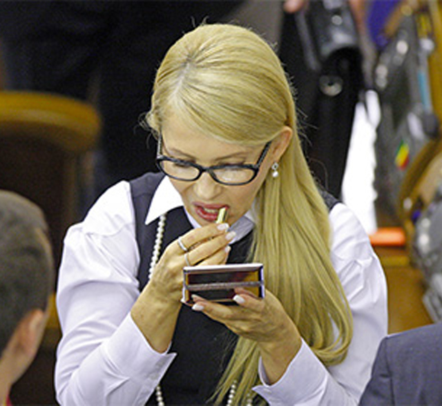 New Day: Lex premier Yulia Tymoshenko cambia lacconciatura: social network esplodono (FOTO)