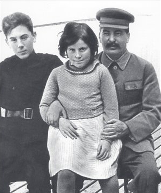 New Day: Archivi desecretati: Stalin – padre di un figlio illegittimo avuto da una 14enne contadina (FOTO)