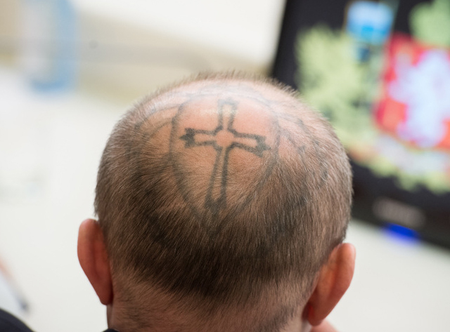 New Day: Alle amministrative negli Urali eletto pluripregiudicato con un tatuaggio criminale sulla testa (FOTO)