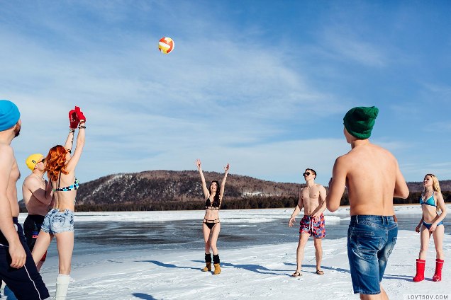 New Day: Passatempo alla russa: una festa in costumi da bagno a 20 gradi sotto zero (FOTO)