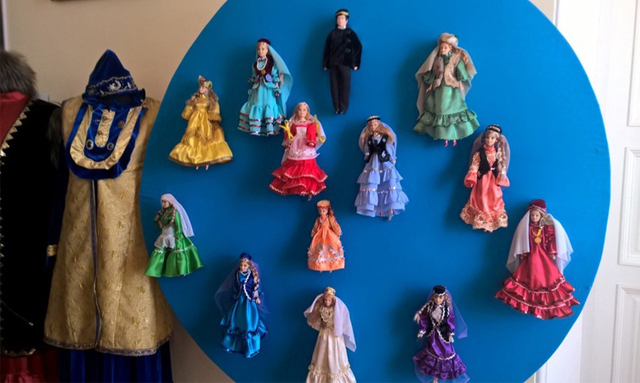 New Day: A Tjume&328; gli appassionati di bambole trasformano le Barbie in ragazze tatare (FOTO)