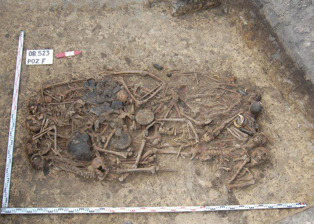 New Day: In Polonia scoperta antica sepoltura delle vittime di cannibalismo rituale (FOTO)