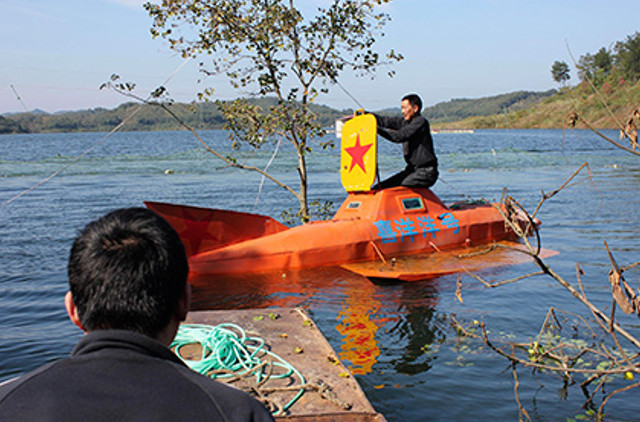 New Day: Agricoltore cinese costruisce un sommergibile con i mezzi di fortuna (FOTO)