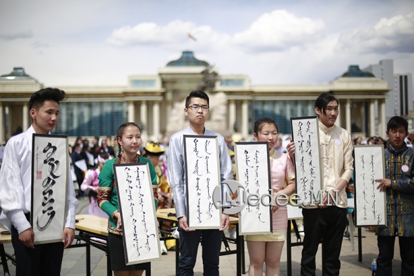 New Day: In Mongolia studenti compilano Il Libro della Saggezza (FOTO)