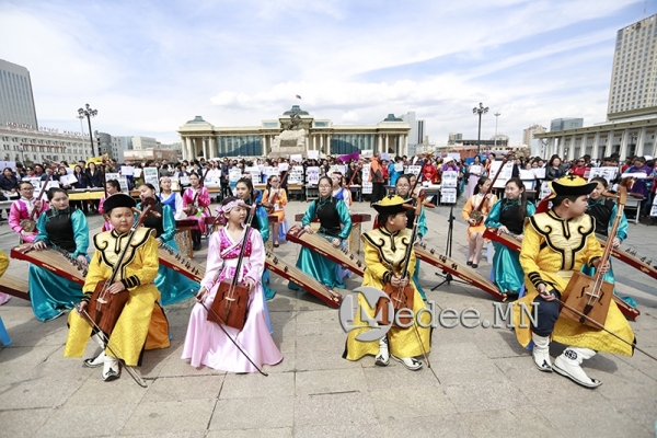 New Day: In Mongolia studenti compilano Il Libro della Saggezza (FOTO)