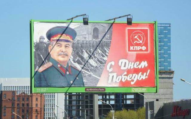 New Day: Siberia: vandali deturpano limmagine di Stalin disegnando le corna e il grugno (FOTO)