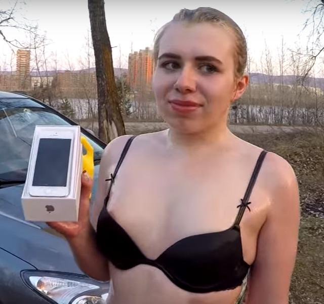 New Day: Una bionda siberiana si fa la doccia con lolio per macchine (FOTO, VIDEO)