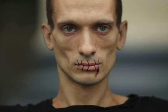 New Day: Sochi: un migrante georgiano si cuce la bocca