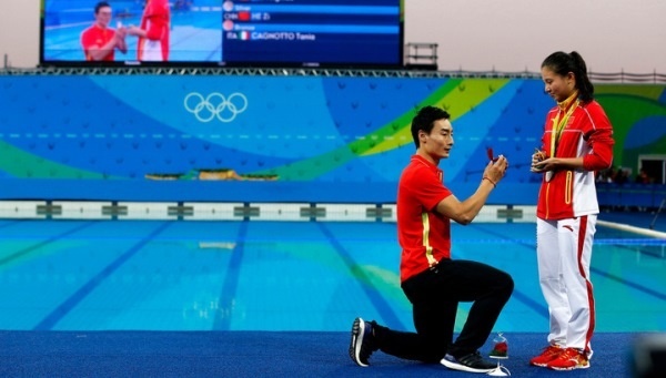 New Day: Atleta cinese fa proposta di matrimonio alla sua ragazza dopo la gara
