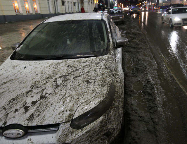 New Day: La capitale degli Urali chiede aiuto agli scienziati per liberarsi del fango