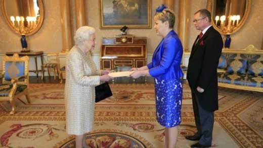 New Day: Ambasciatrice ucraina in GB critica la regina (FOTO)