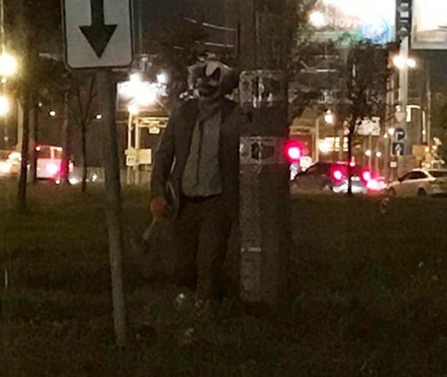 New Day: A San Pietroburgo un clown cattivo spaventa i passanti (FOTO)