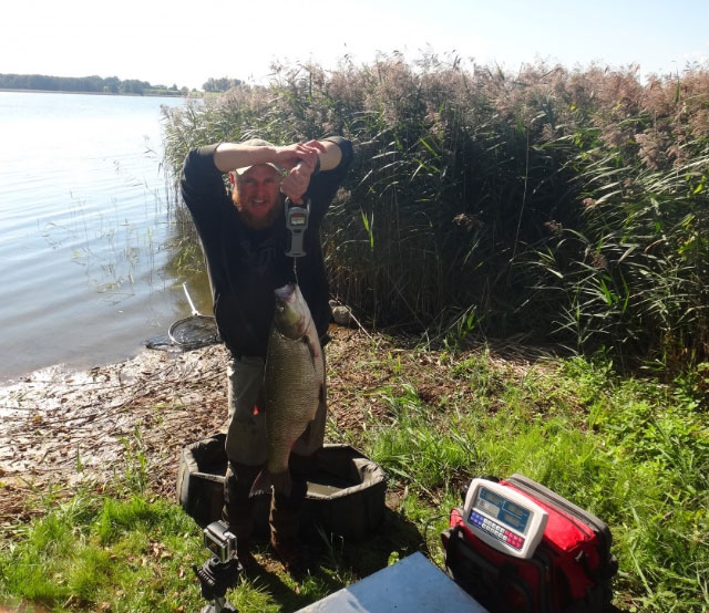 New Day: Carpa carnivora da record pescata in Lituania (FOTO, VIDEO)