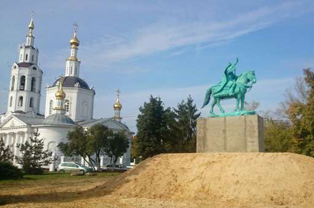 New Day: Il monumento a Ivan il Terribile ad Or&235;l &232; illegale (FOTO, VIDEO)
