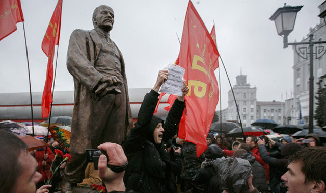 New Day: In Bielorussia &232; stato inaugurato il monumento a Lenin restaurato (FOTO)