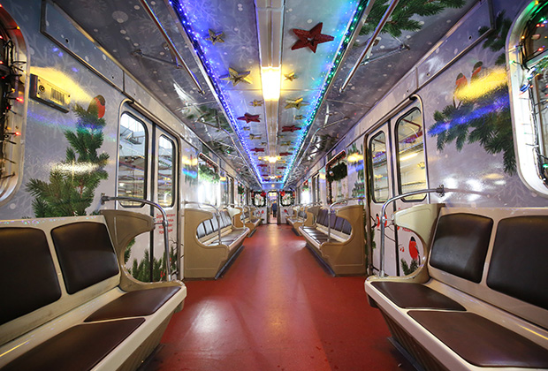 New Day: Nella metropolitana di Mosca &232; partito il treno di Capodanno (FOTO)