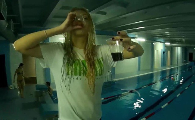 New Day: A Vladimir piscina scolastica affittata per una seratina erotica (FOTO, VIDEO)
