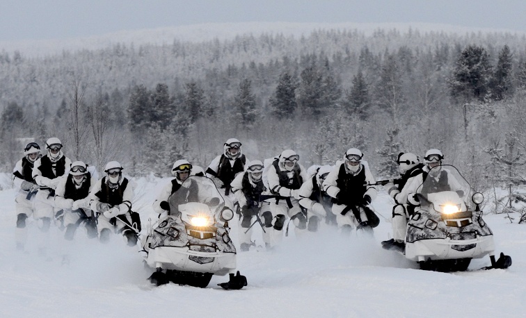 New Day: I tiratori russi dellArtico imparano a guidare le slitte trainate da renne e cani (FOTO)