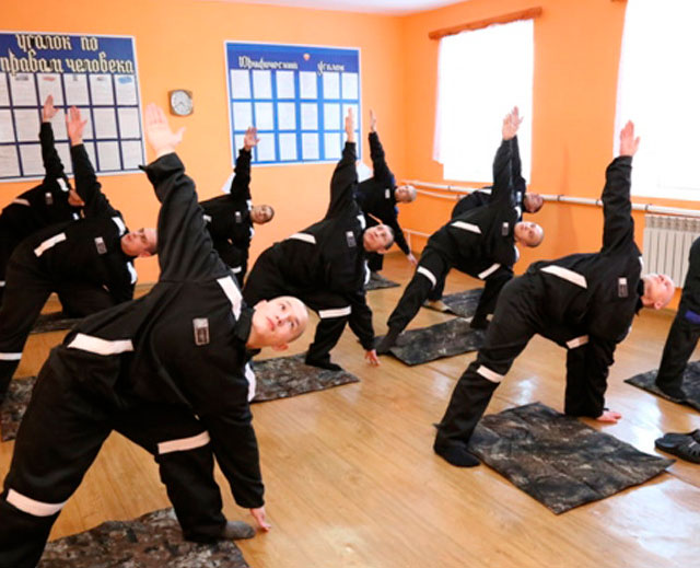 New Day: Detenuti siberiani vengono rieducati con lo yoga (FOTO)