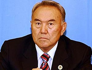 «Cineasti» ucraini hanno «imparentato» un netturbino tagiko con il presidente del Kazakhstan