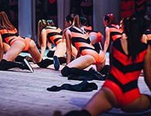 Le scolare del twerking pubblicizzano una nuova crema anticellulite